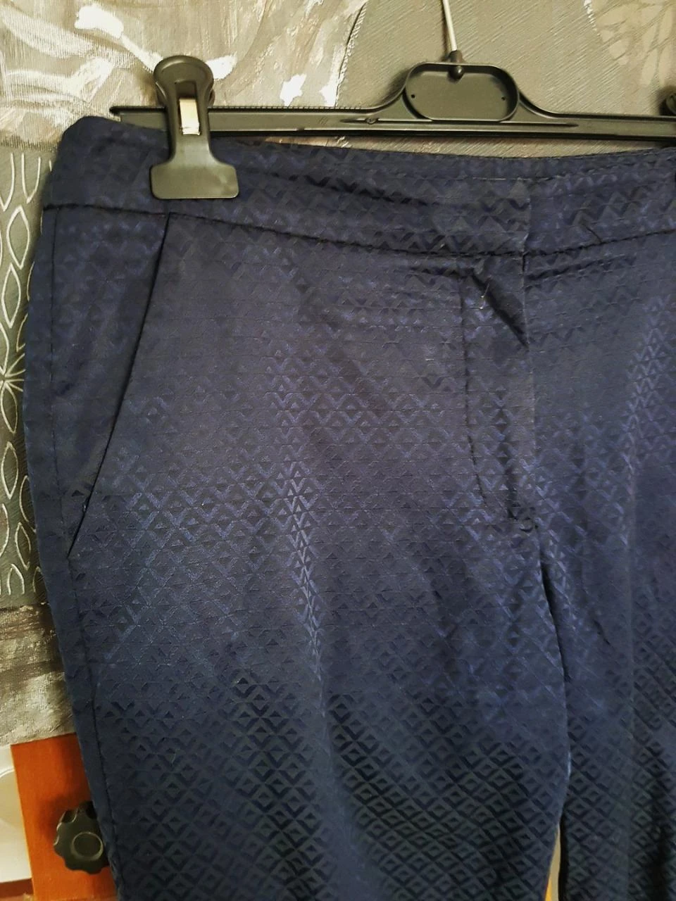 💙Pantalon Chic Espada Azul Marinho Acetinado com Motivo Discreto - Tamanho L (38/40) – photo 2